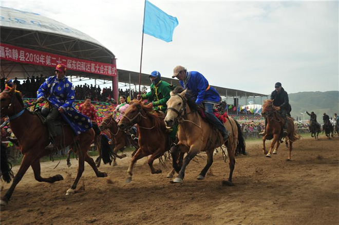 Naadam in Bayanbulak Grassland, Xinjiang, feels a different "poetry and distance"(图1)